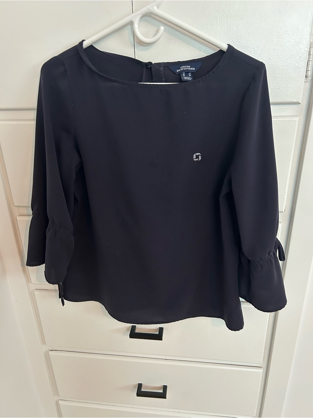 Chase Apparel Lands’ End navy blouse with bell sleeves and ribbon ties size 4